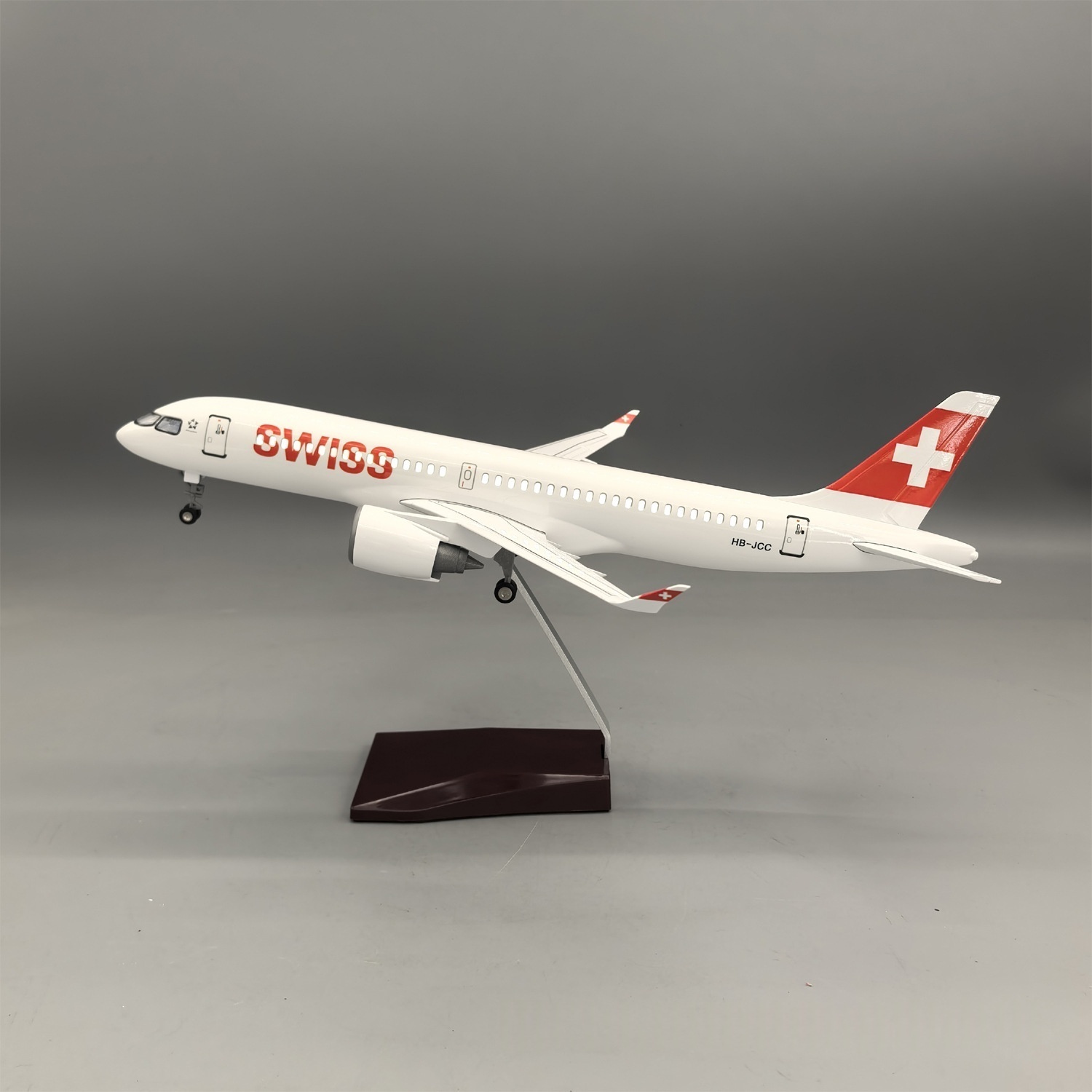 Model Kit Airplane - طراز طائرة إير سويس A220-300 بمقياس