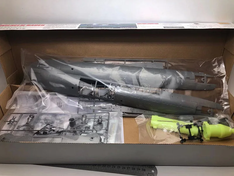 غواصة ألمانية ، حركة صعود وهبو - مراجعة Model Kit Ship وسعره