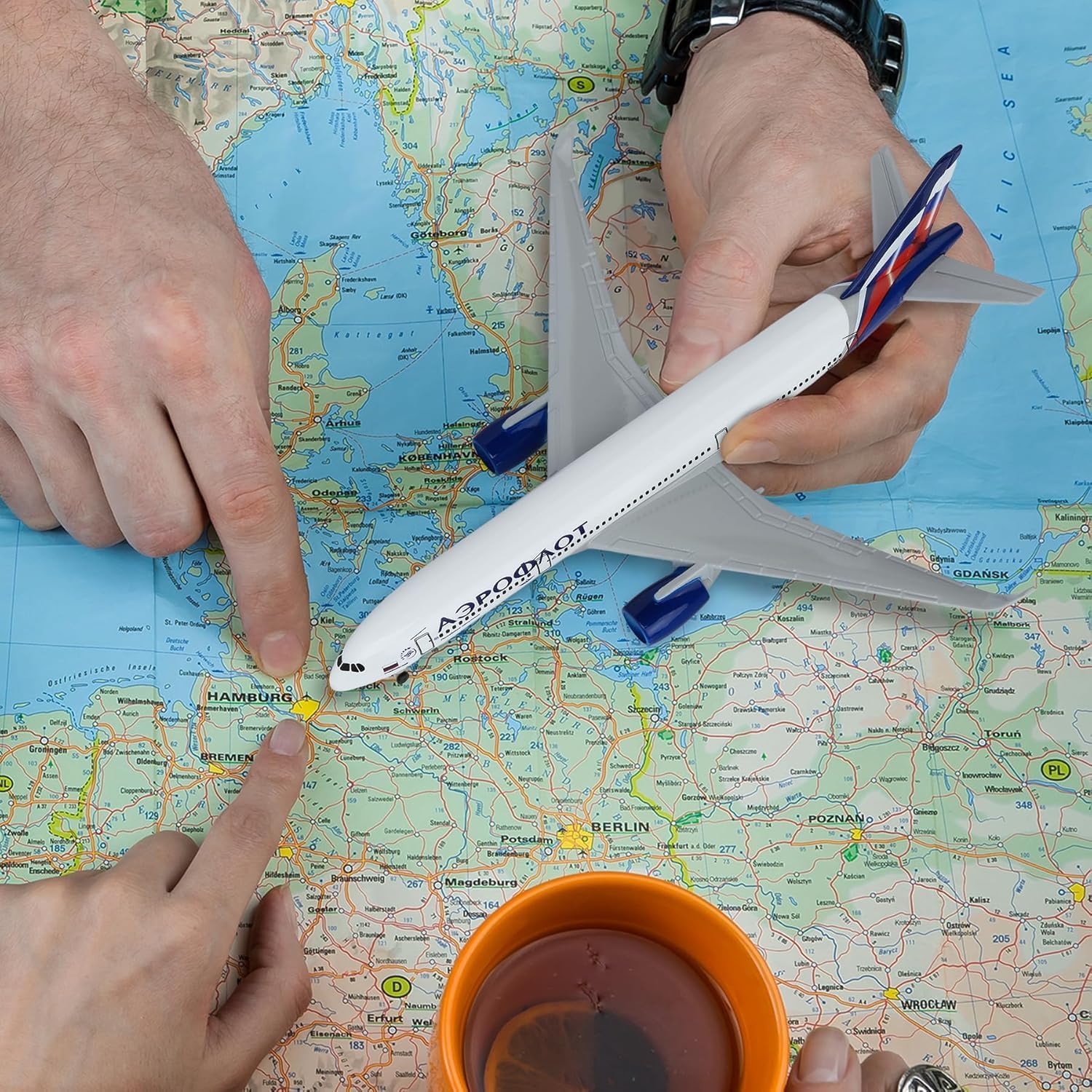 نموذج طائرة روسي A350 من سبائك - مراجعة Model Kit Airplane وسعره