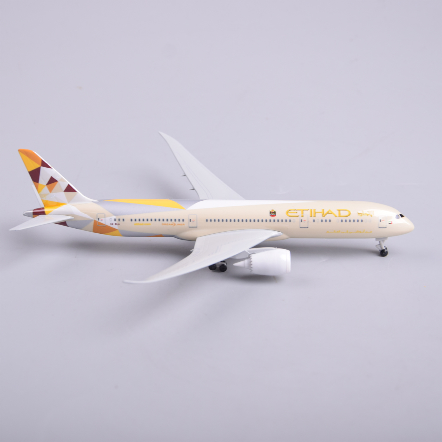نموذج طائرة إيتihad B787 معدني - مراجعة Model Kit Airplane وسعره
