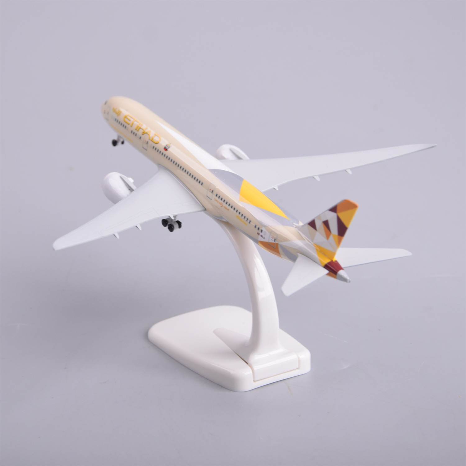 نموذج طائرة إيتihad B787 معدني - مراجعة Model Kit Airplane وسعره