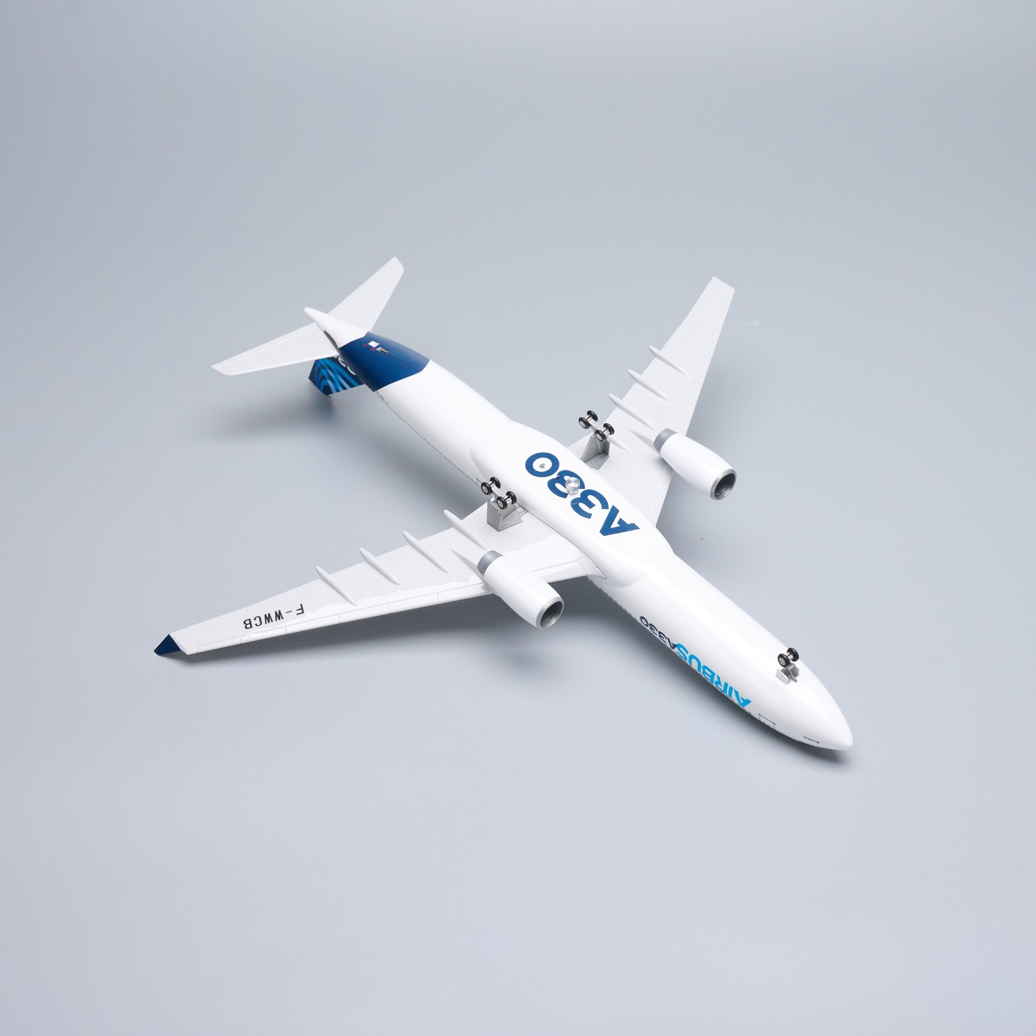 نموذج طائرة A330 مصنوع من الرا - مراجعة Model Kit Airplane وسعره