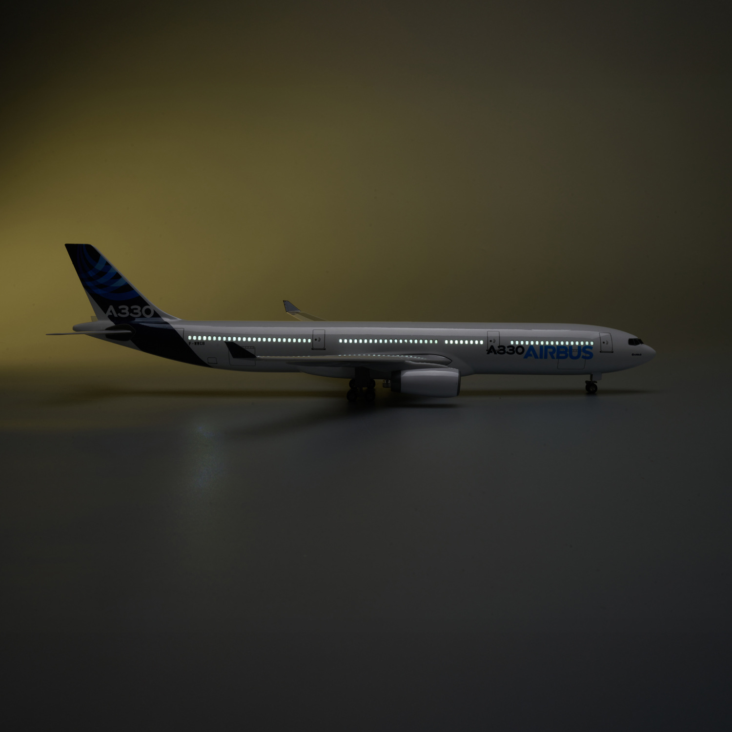 نموذج طائرة A330 مصنوع من الرا - مراجعة Model Kit Airplane وسعره