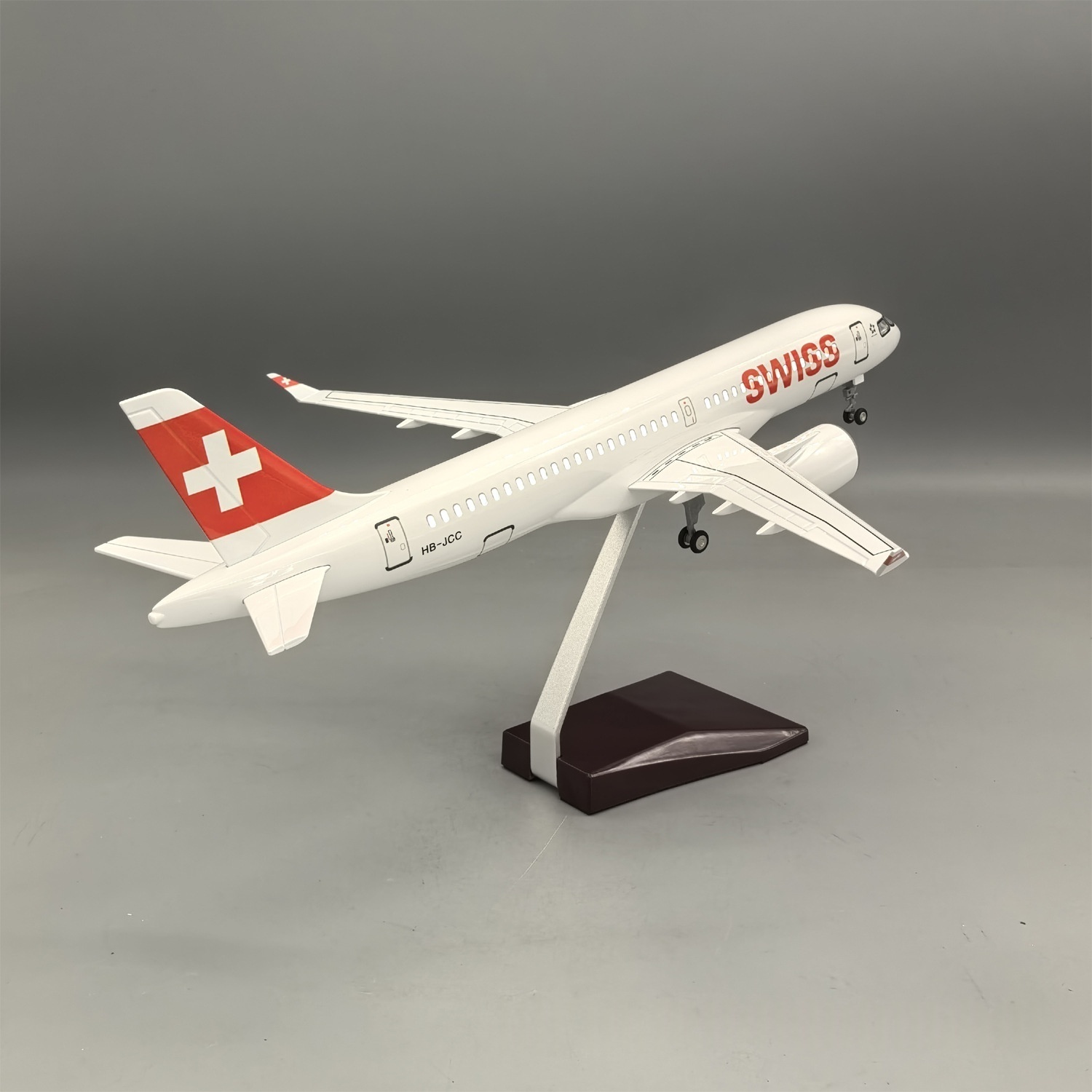 طراز طائرة إير سويس A220-300 ب - مراجعة Model Kit Airplane وسعره