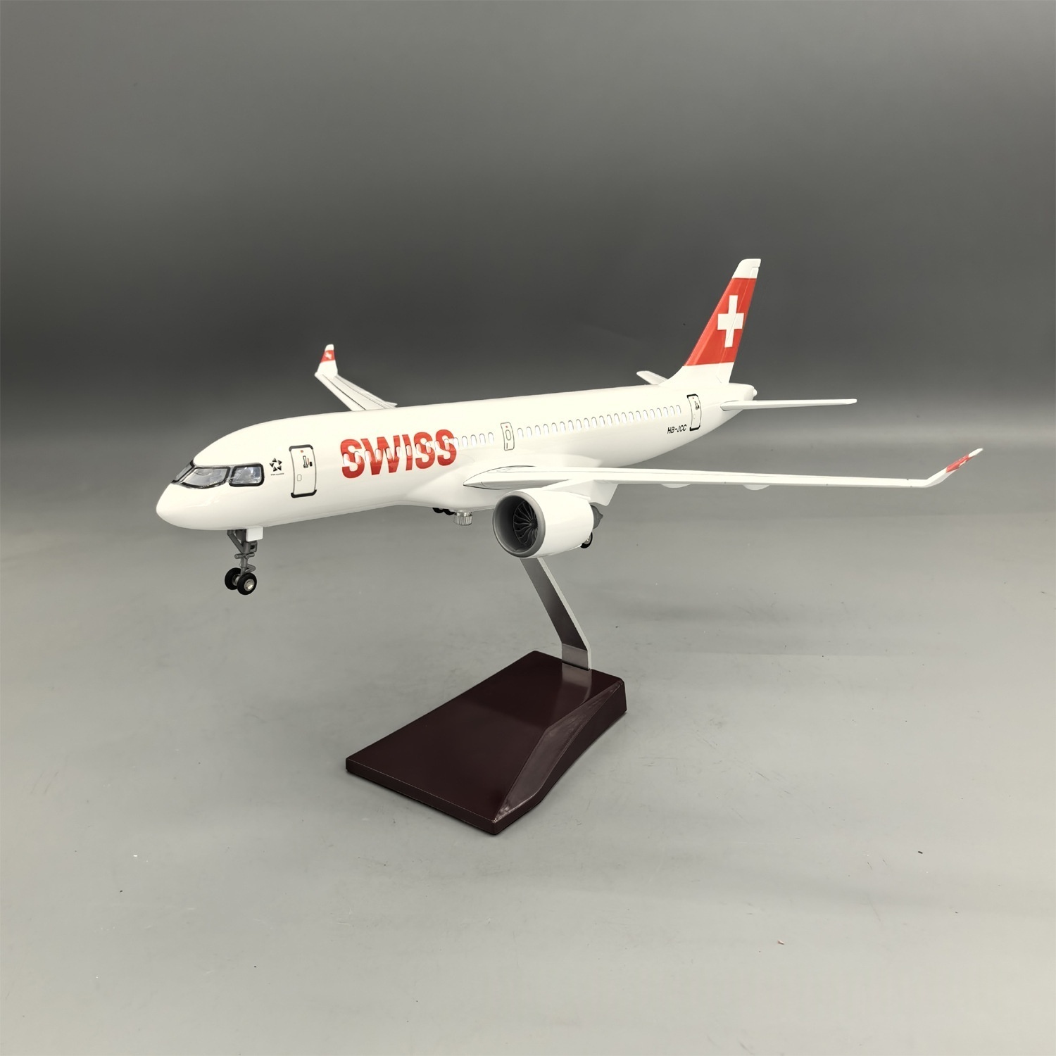 طراز طائرة إير سويس A220-300 ب - مراجعة Model Kit Airplane وسعره
