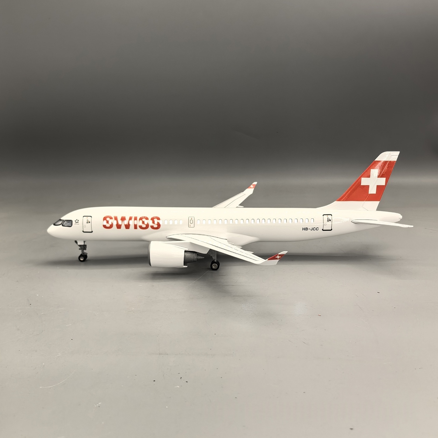 طراز طائرة إير سويس A220-300 ب - مراجعة Model Kit Airplane وسعره